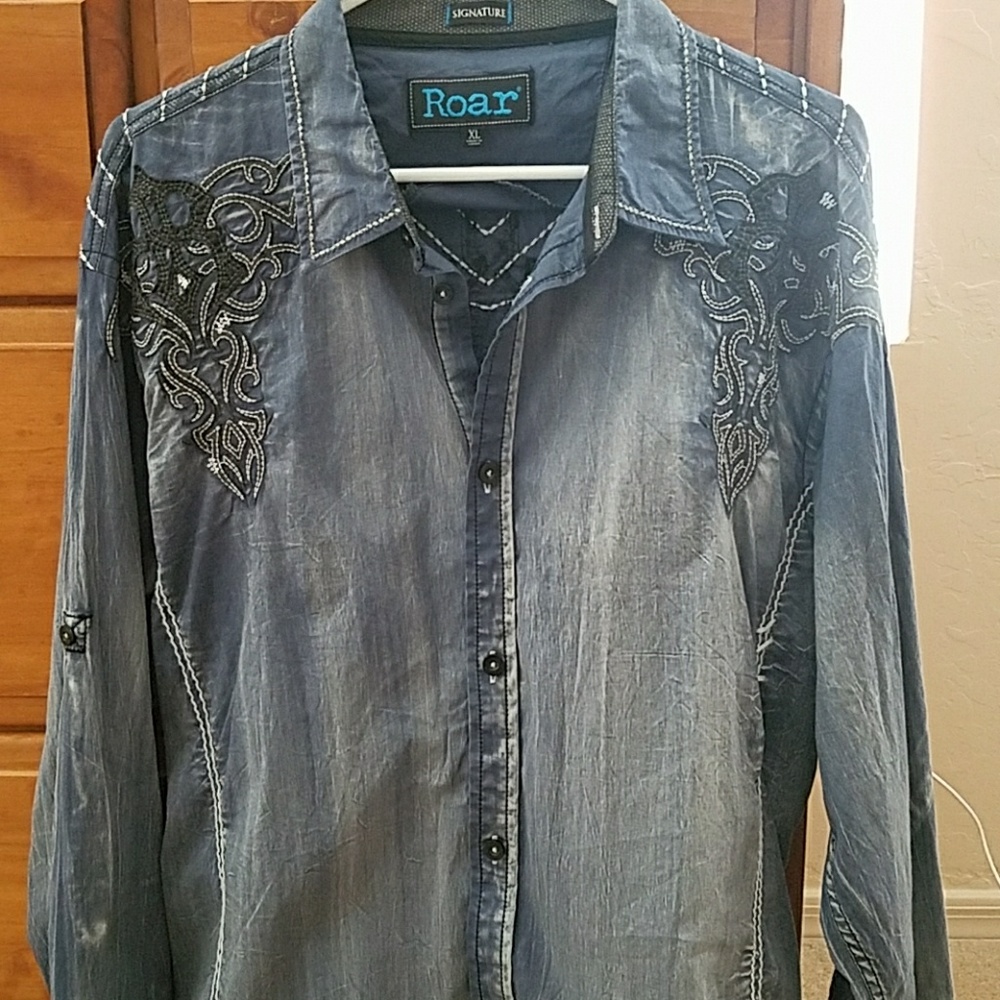 Roar by Buckle Men's button down shirt